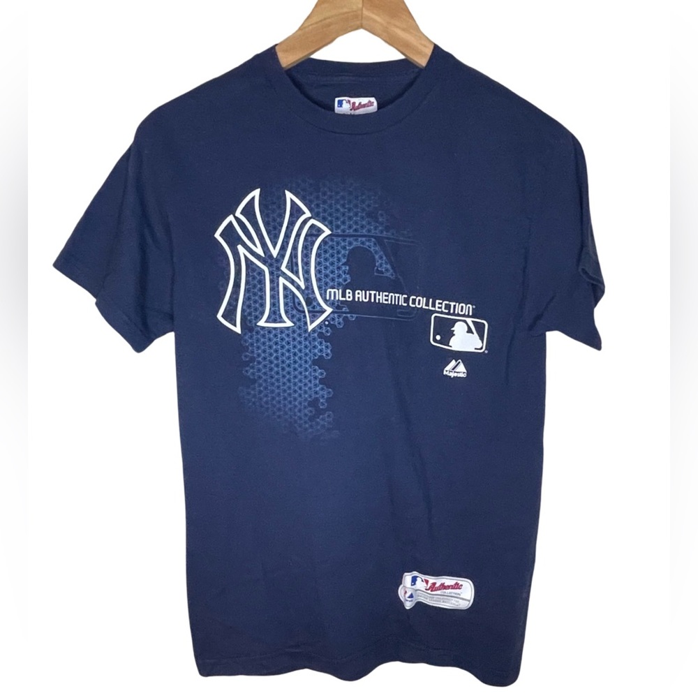 MAJESTIC - Adult NY Yankees T-Shirt.